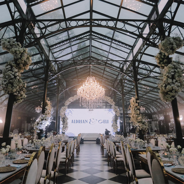 outdoor glass greenhouse for wedding